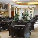 纳坦利温泉酒店 酒店